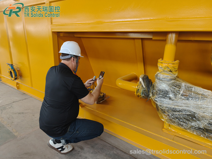 客戶檢查天瑞固控系統(tǒng)上的油漆情況