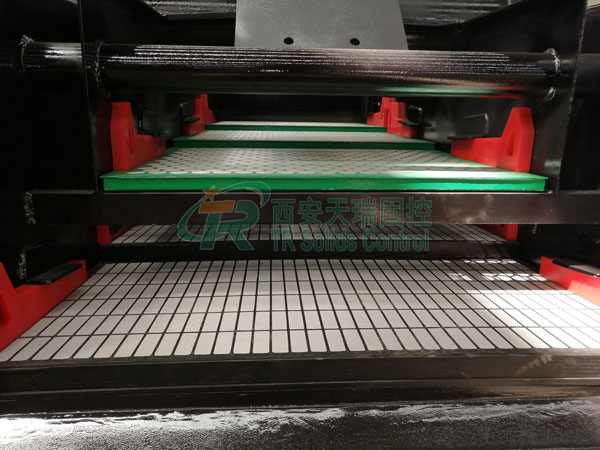 雙層振動篩配備不同篩網(wǎng)